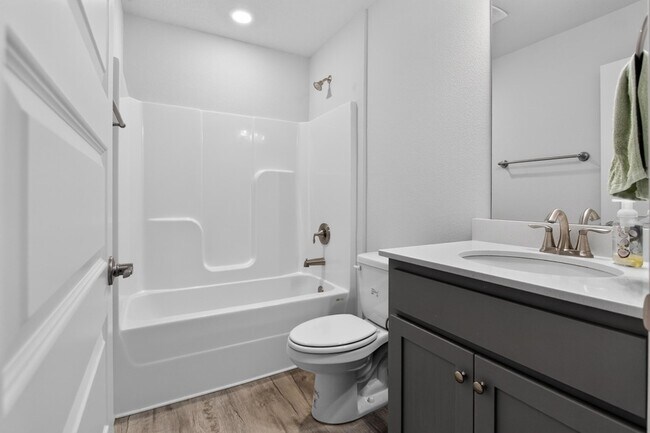 Building Photo - 5823 Crestlake Dr