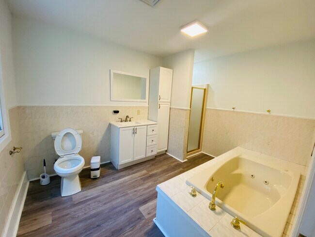 Building Photo - 26 Seneca Rd