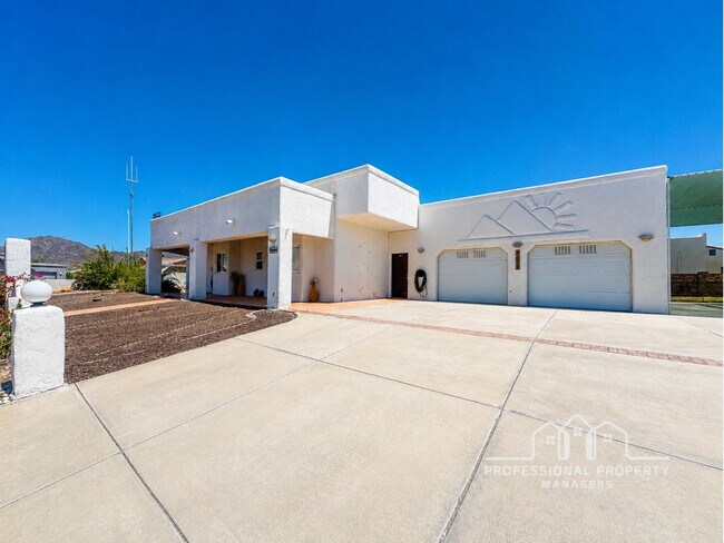 Building Photo - 3-bedroom, 3-bathroom home in Foothills Mobile Est