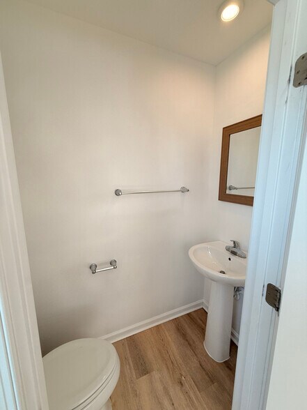 Building Photo - 28 Sebago Pl