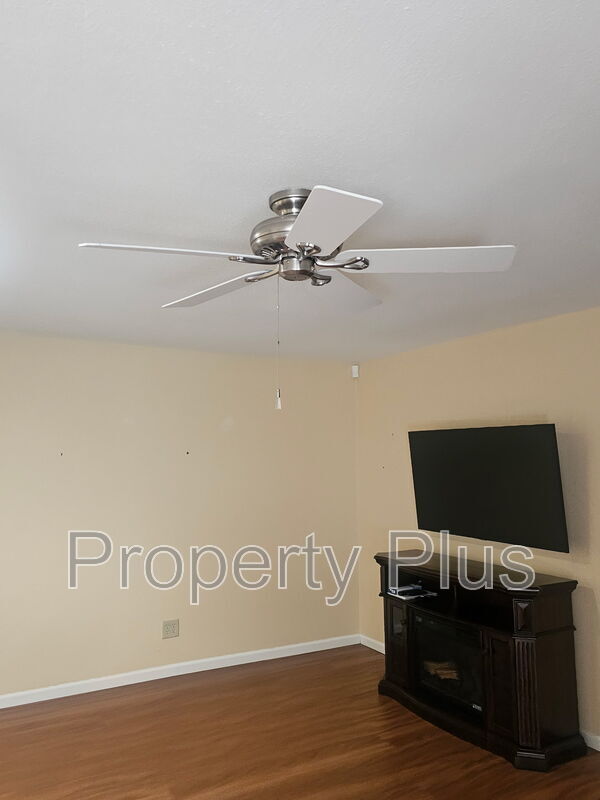 Building Photo - 12244 S Chippewa Dr
