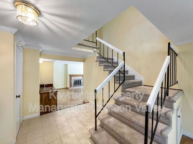 Building Photo - 1293 Knollview Dr