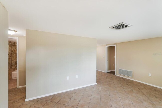 Building Photo - 9236 Rainbow Ln