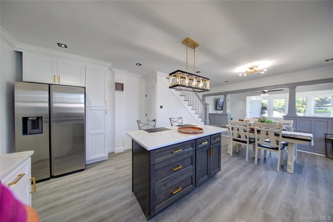 Building Photo - 16 Roosevelt Ave