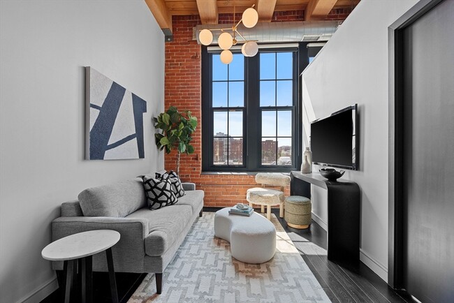 Building Photo - 319 A St