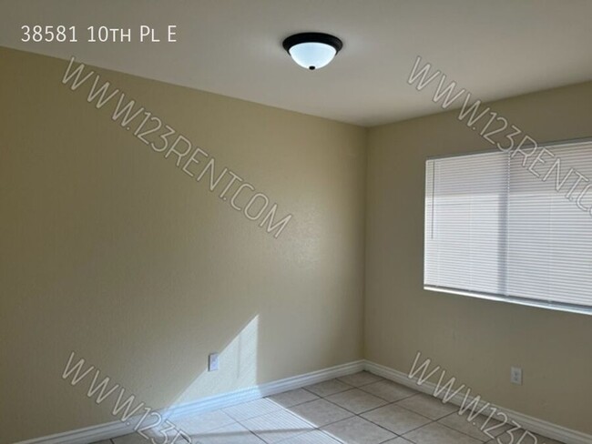 Building Photo - 1BD/1BTH FIRST FLOOR APT EAST PALMDALE (RO...