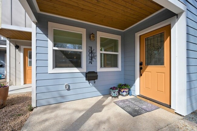 Building Photo - 3904 Tonkawa Trail