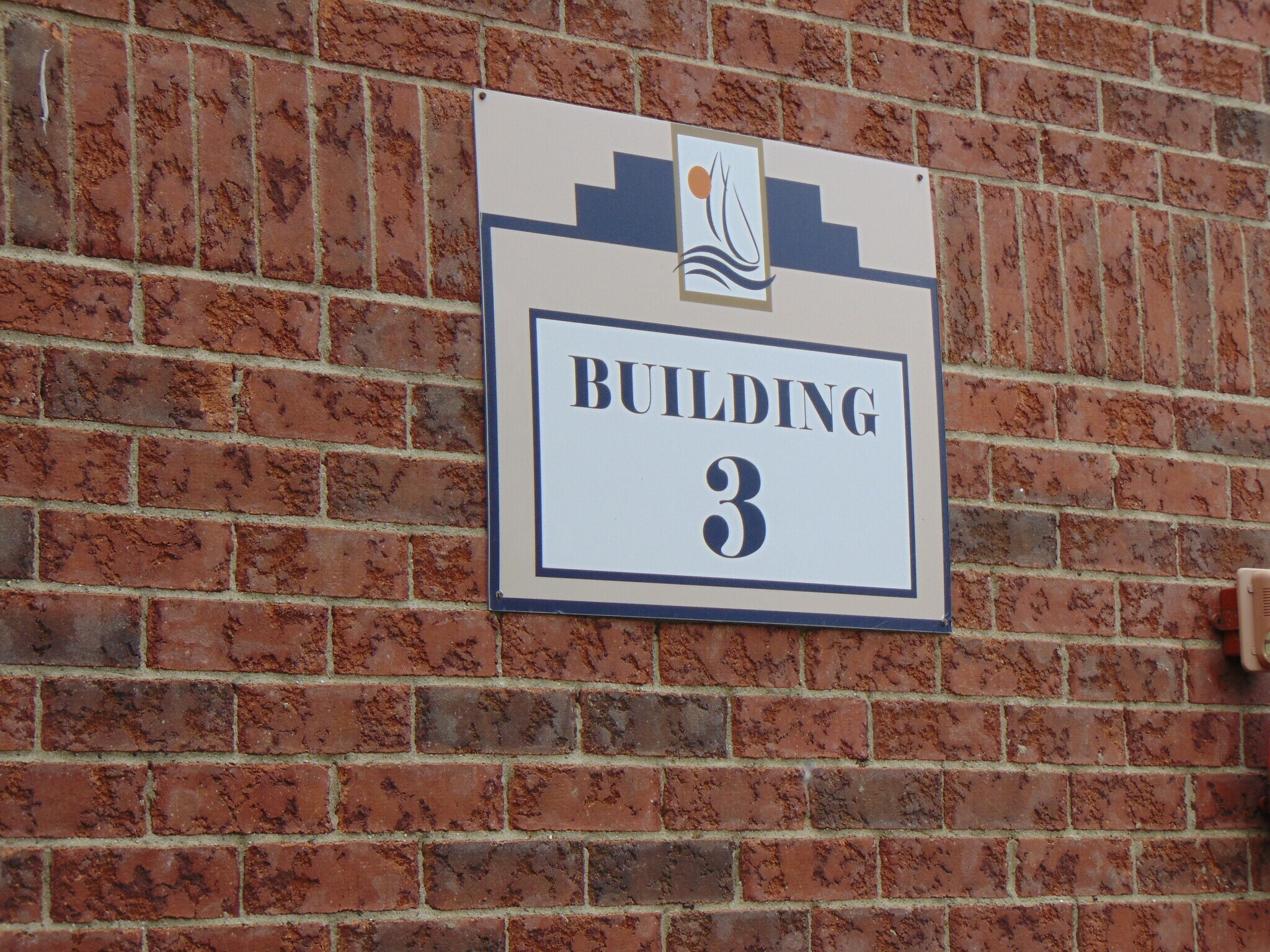 Building Photo - 129 E Bay Dr
