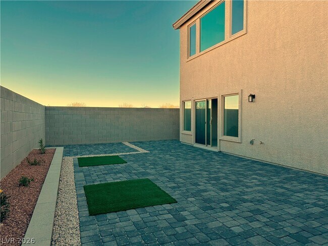 Building Photo - 696 Stone Hammer Ave