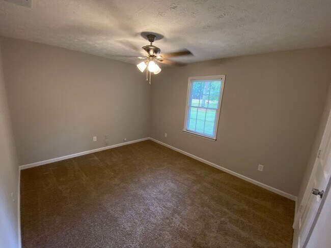 Building Photo - AVAILABLE ON APRIL 1ST 2026!