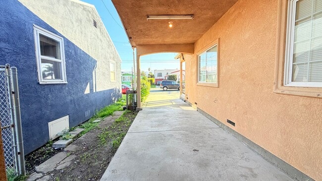 Building Photo - 381 S 37th St