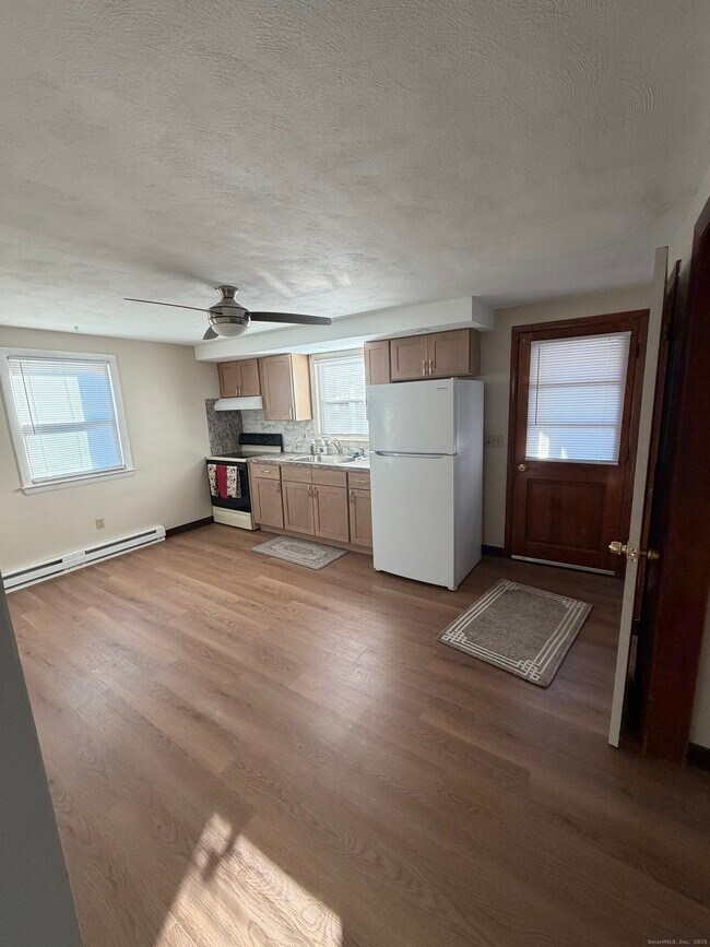 Building Photo - 10 Crown St