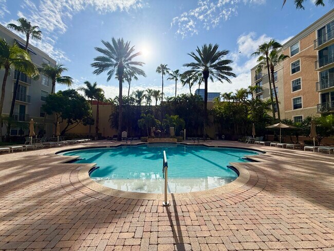 Building Photo - 630 S Sapodilla Ave