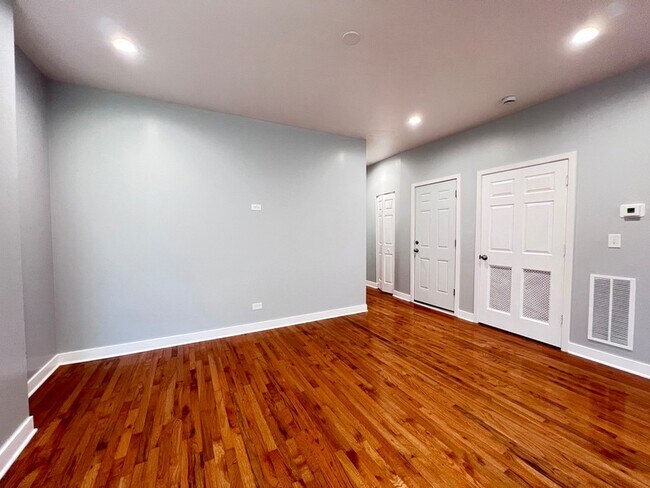 Building Photo - 6402 S Eberhart Ave