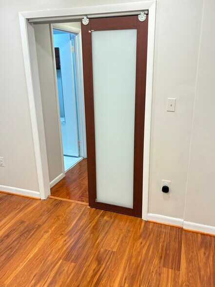 Building Photo - 625 C St NE