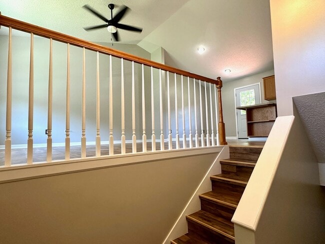 Building Photo - Happy New Year! 3 bed/2 bath with bonus room & garage in Jonesborough, TN, $2000