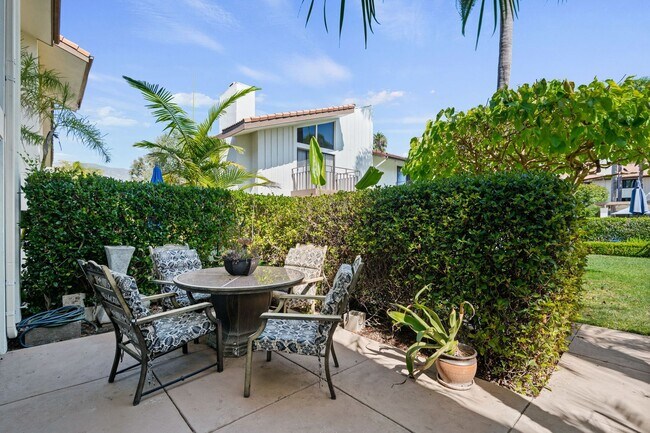 Building Photo - Fully Remodeled 2 Bed, 2 Bath East Beach T...