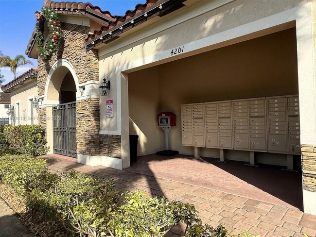 Building Photo - 16620 SW 42nd Terrace