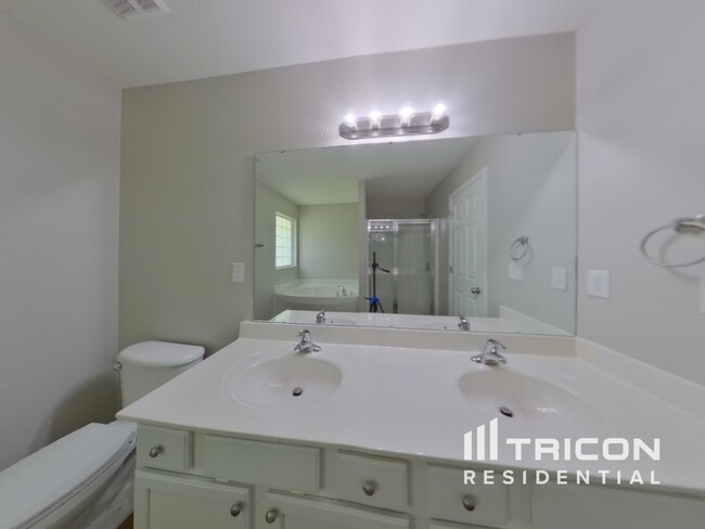 Building Photo - 3756 Wingfield Dr