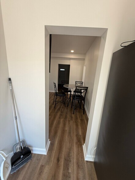 Building Photo - 1 Maple Ave