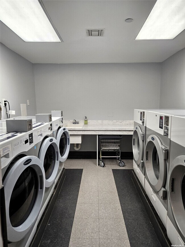 Building Photo - 93 Hempstead Ave