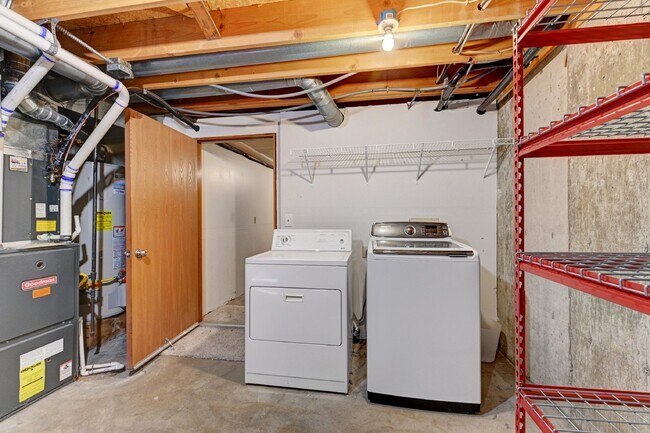 Building Photo - $2,400 - 2-Bed, 1.5-Bath Townhome in Lakewood Updated Throughout, With Garage + AC, Near Bear Cre...