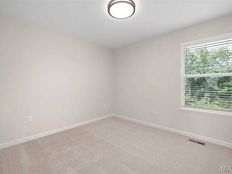 Building Photo - 3304 White Pine Dr