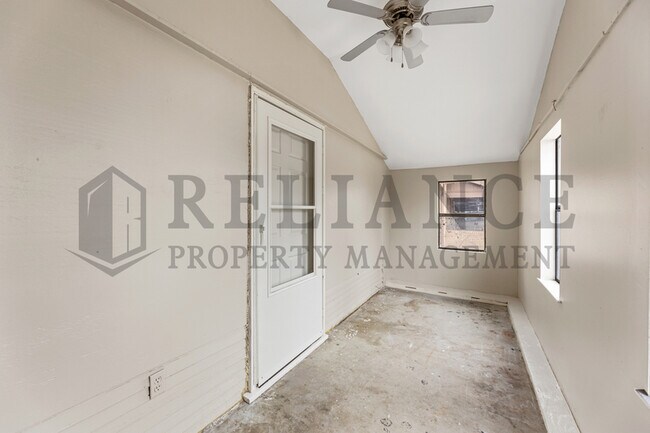 Building Photo - 2719 W Douglas Ave