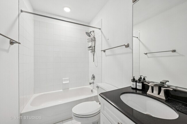 Building Photo - 1487 N Clybourn Ave