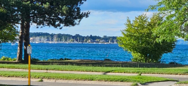 Building Photo - 812 Randolph St