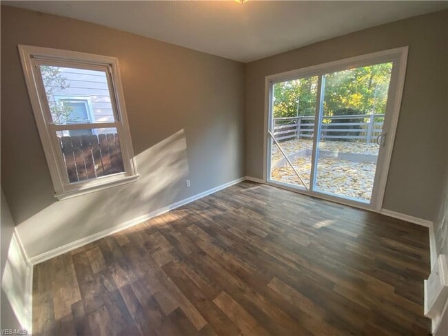 Building Photo - 1181 Hilltop Dr