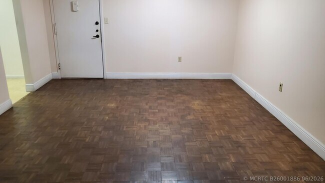 Building Photo - 1400 St Charles Pl