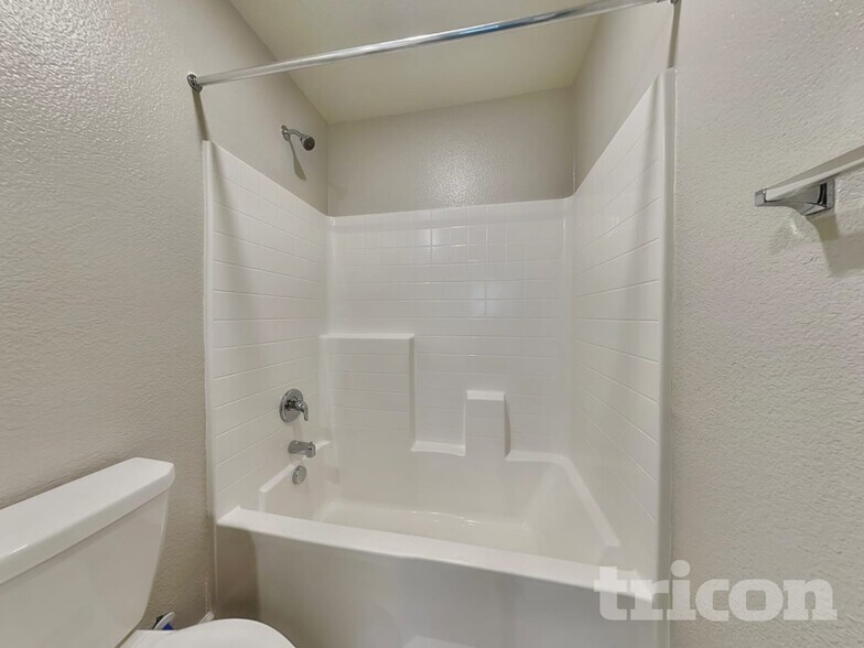 Building Photo - 8952 Elk Ravine Dr