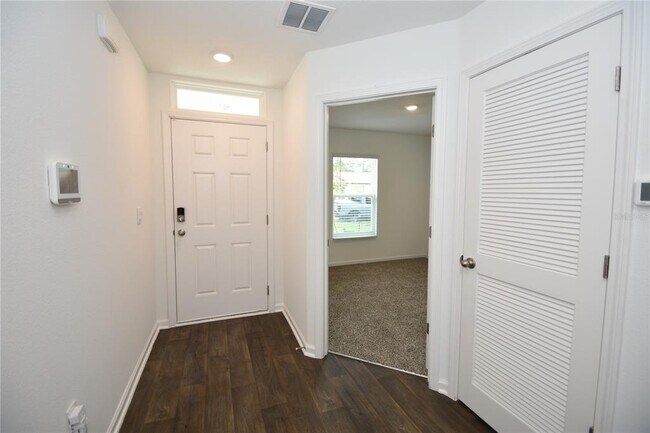 Building Photo - 6 Prosperity Ln