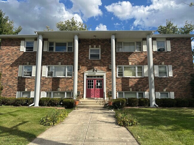 Primary Photo - 1235 Columbia St