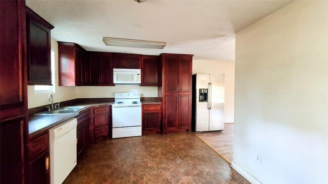 Building Photo - 6636 Bonanza Dr