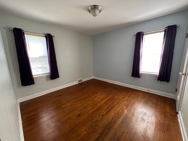 Building Photo - 405 S Hine Ave