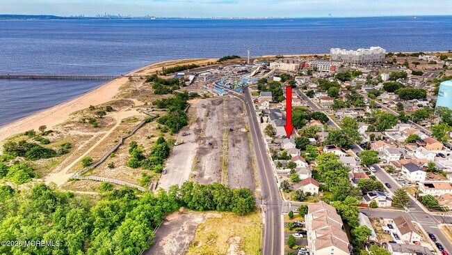 Building Photo - 450 Beachway Ave