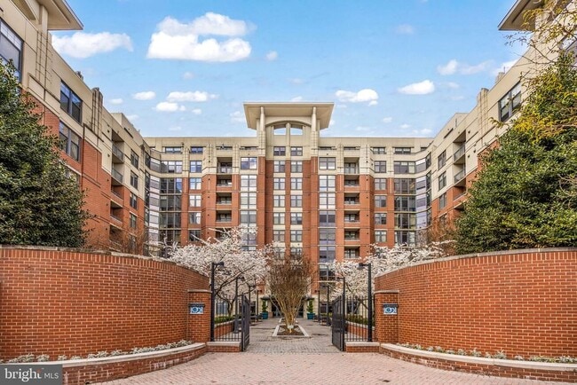 Building Photo - 1021 N Garfield St