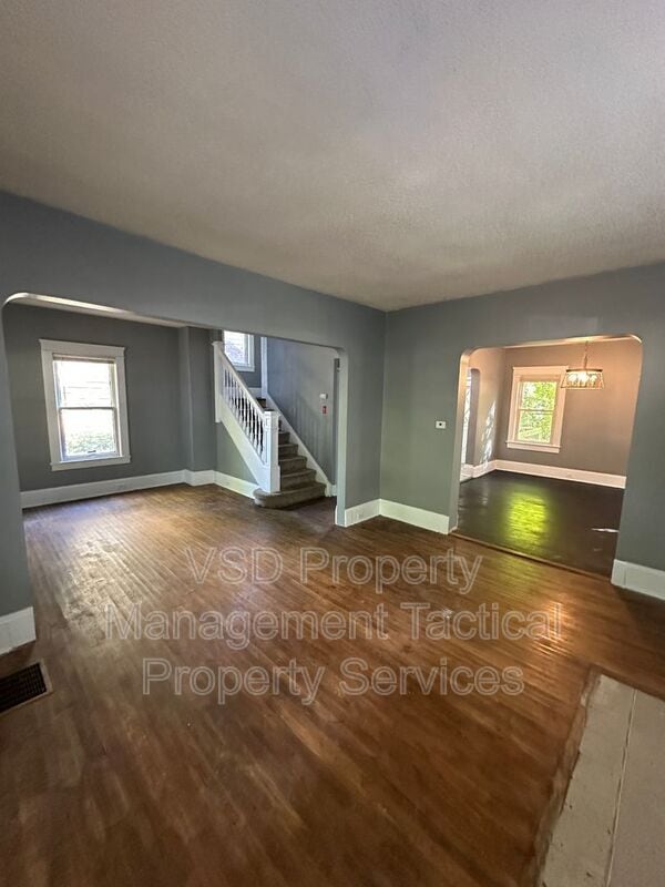 Building Photo - 3901 W 36th St