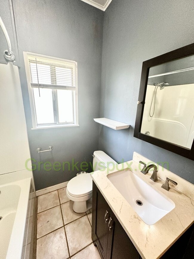 Building Photo - 3-Bedroom, 2-Bathroom House with Attached ...