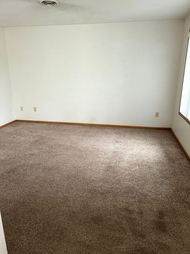 Building Photo - 2 Bedroom Twin Home