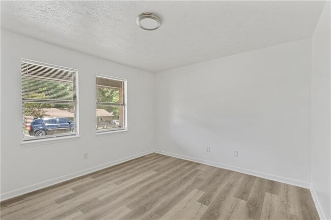 Building Photo - 210 Tanglewood Ln