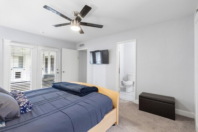 Building Photo - 7830 La Sobrina Dr
