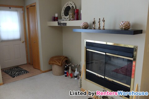 Building Photo - Great 2 Bed 1.5 Bath Townhome