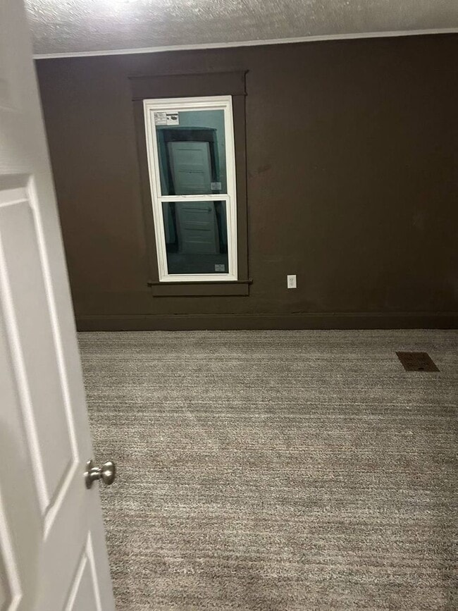 Building Photo - Spacious & Affordable 3-Bedroom Home