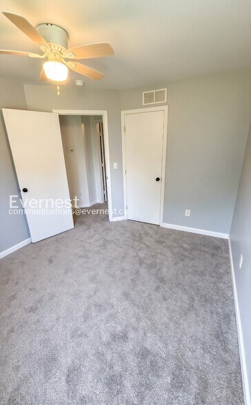 Building Photo - 129 Royallbrook Ln