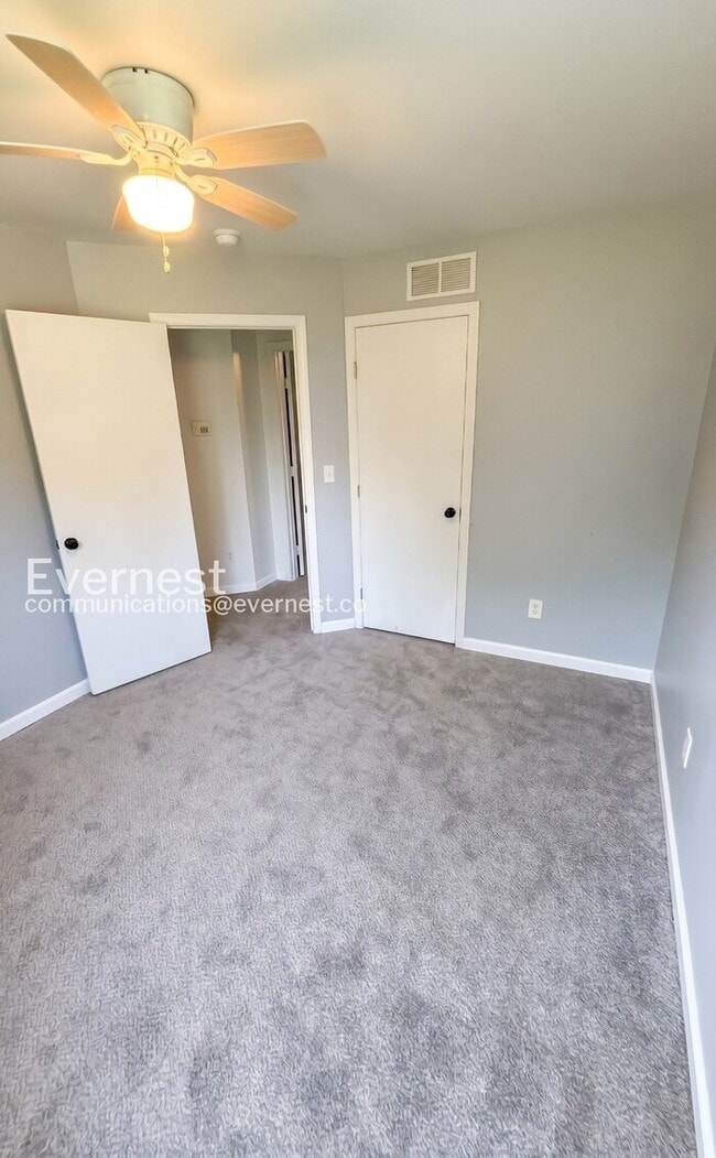 Building Photo - 3 Bed, 4 Bath Home with Fenced Yard & Garage / Pet-Friendly / Available Soon!