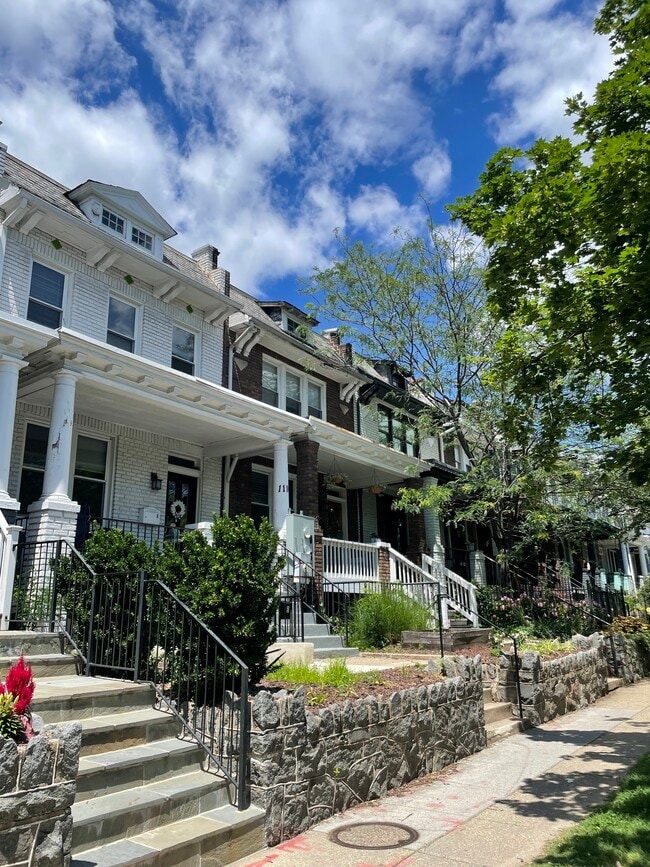 Building Photo - 1110 4th St NE