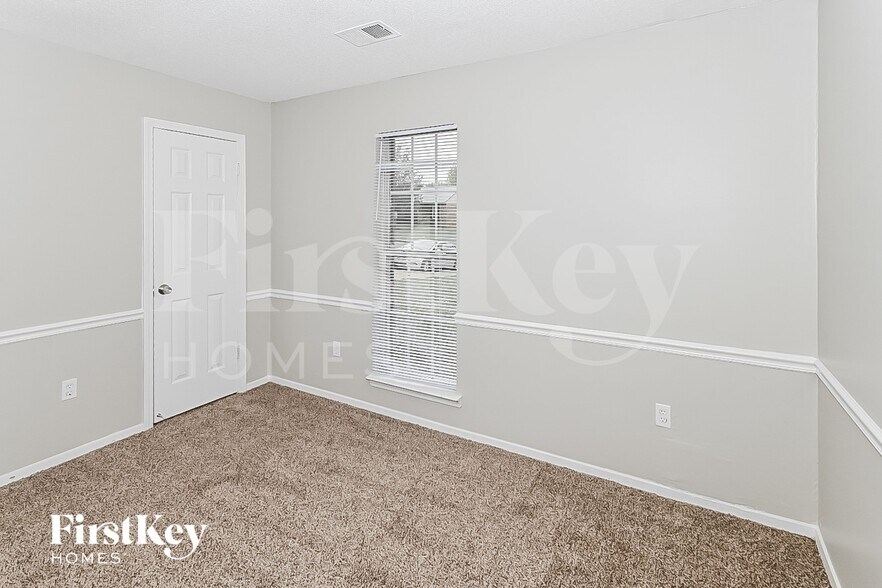 Building Photo - 6495 Westbury Ave